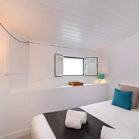 Urban & Trendy Duplex Close To Lx Factory By Trip2portugal