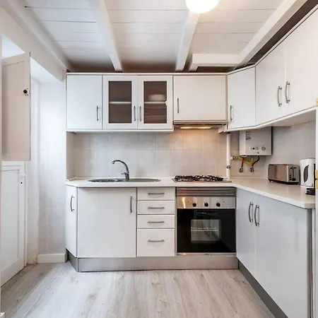 Urban & Trendy Duplex Close To Lx Factory By Trip2portugal