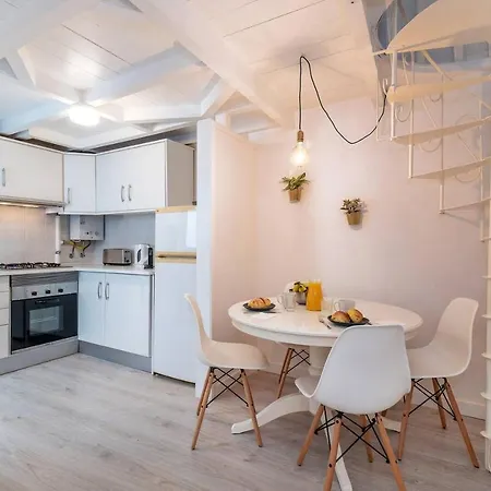 Urban & Trendy Duplex Close To Lx Factory By Trip2portugal